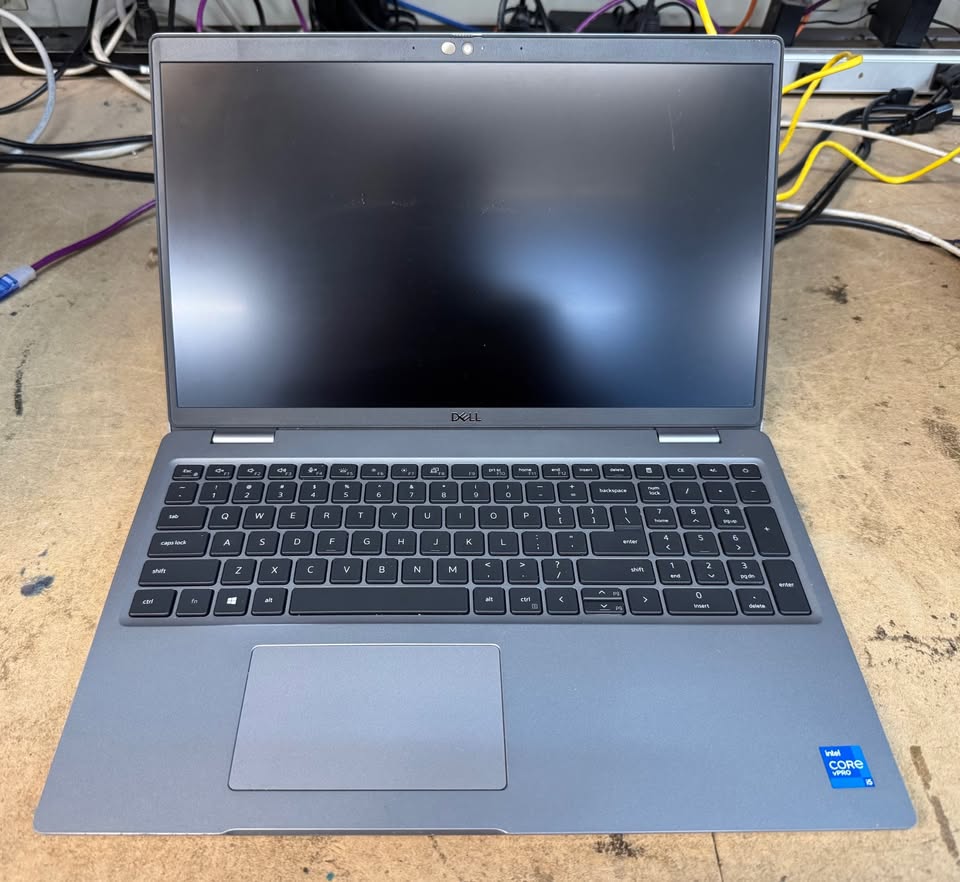 Dell Latitude 5520 Laptop Computer 11th Gen Intel Core i5 - 16GB
